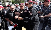 ​Ermenistan`da protestolar: 100`ün üzerinde kişi gözaltına alındı