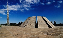 Soykırımı Anıtında “Yeniden Doğuş” Anıt Taşı Yerleştirilebilir