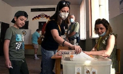 Ermenistan`da halk erken seçim için sandık başında