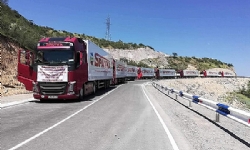​Yardım kamyonları Karabağ`a girmek için bekliyor