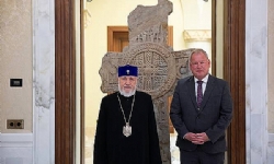 ​Tüm Ermeniler Katolikosu Ermenistan`daki AB Misyonu`nun başkanını kabul etti