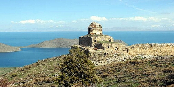 Van’daki tarihi St. Tomas Ermeni kilisesi ahır olarak kullanılıyor