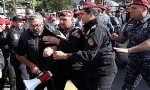 ​Ermenistan`da protestolar: 100`ün üzerinde kişi gözaltına alındı