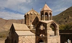 İran’da Müşahit Sp. Stepanos Ermeni Manastırı çan kulesi restorasyonu sona erdi
