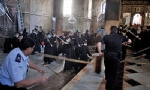 Kilisede dövüşen papazları polis ayırdı 