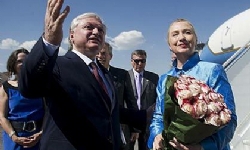 Clinton denge için Erivan`da