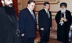 Dışişleri Bakanı Davutoğlu, El Ezher Şeyhi ve Kıpti Patrik Vekilini Ziyaret Etti