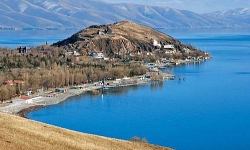 Çevre Bakanı: Sevan Gölü sahilleri 2013 yılında da temizlenmeye devam edecek