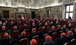 Kardinaller yeni Papa`yı seçmek için toplandı 