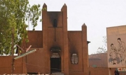 Nijer`de Charlie Hebdo protestoları: 2 kilise yakıldı