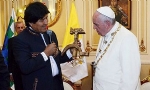 Morales, Papa`ya Orak Çekiç Şeklinde Haç Hediye Etti
