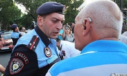 Ermenistan`da Tokat Atan Polis Görevden Alındı