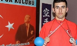 Erzurum`da Yaşayan İşitme Engelli Karateci Volkan Kardeşler, Avrupa Şampiyonasında Bir Gümüş Ve Bir Bronz Madalya Kazandı.