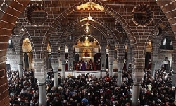 Diyarbakır`da Tekrar Çatışma Var. Surp Giragos Ermeni Kilisesi Tehlikede