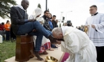 Papa Geleneksel Ayak Yıkama Merasimini Gerçekleştirdi