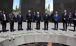Çek Cumhurbaşkanı Ermeni Soykırımı Anıtını Ziyaret Etti