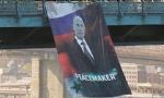 Manhattan Köprüsü`ne Dev Putin`in Posteri Asıldı