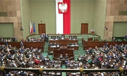  Polonya`da Gösteri Önceliği Devlet Ve Kilise`de