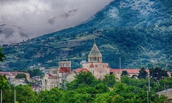 Dağlık Karabağ`da oteller dolu, turist eksiği yok