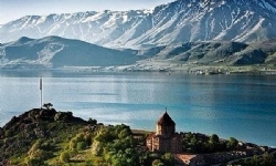 Sevan gölü Avrupa’nın en saşırtıcı ve ucuz 19 seyahat mekanı listesinde