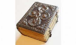 Matenadaran’a 15. Yüzyıla ait bir el yazması dua kitabı hediye edildi