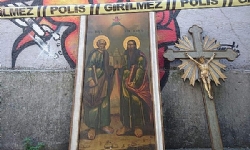 Beyoğlu`nda kiliseye hırsız girdi, bazı eserler kayıp