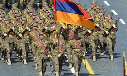 Հայաստանի Հանրապետութեան 26-րդ Տարեդարձին Առիթով Հանրապետութիւններու Քաղաքական Հաշուեկշիռը Ընկերայի