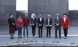 ​Meksikaʹlı Parlamenterler Ermeni Soykırımı Anıt Kompleksi Tsitsernakaberd ʹi ziyaret etti