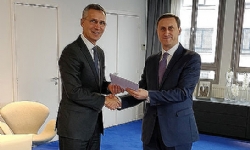 ​NATO Genel Sekreteri, Ermenistan`ın NATO daimi Misyon Başkanı Gagik Hovhannisyan`ı kabul etti