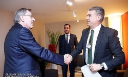 ​Ermenistan Başbakanı Davos’ta dünya dev şirketleri temsilcileri ile görüştü