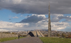 ​Rusya Meclis heyeti, Ermeni Soykırımı Anıt Kompleksini ziyaret etti