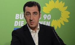 Ermenistan`dan Cem Özdemir`e Liyakat Nişanı