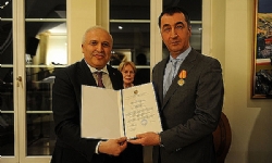 ​Cem Özdemir`e Ermenistan`dan madalya