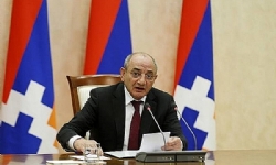 Karabağ Cumhurbaşkanı Savunma Ordusunun yeni silahlarla donatıldığını bildirdi