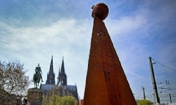 İzinsiz dikilen `Ermeni soykırımı` anıtı tartışma yarattı