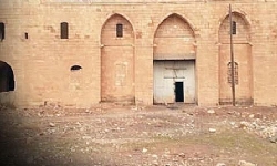 Germuş`taki tarihi Ermeni Surp Asdvadzadzin Kilisesi yok olmak üzere