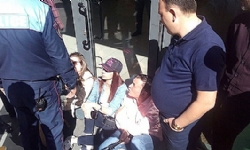 Yerevan’da göstericiler Bakanlıkların girişlerini kapattılar