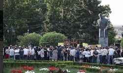​Ermenistan`da Karekin II`ye yönelik protestolar