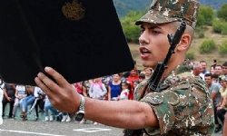 ​Ermenistan Başbakanı’nın oğlu askerlik yemini etti