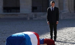 ​Macron, Aznavour’un cenaze töreninde duyguslal bir konuşma yaptı: “Dünya Ermenileri, bugün aklımda