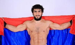 Ermeni güreşçi zaferini Aznavour`a ithaf etti