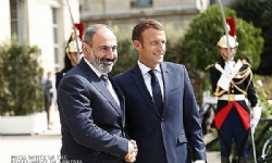 Macron’dan Paşinyan’a seçimlerde kazandığı zaferden dolayı tebrik mesajı