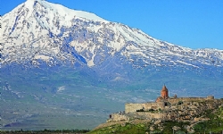 ​Ermenistan hakkında ilk Türkçe kapsamlı gezi rehberi yayınlandı