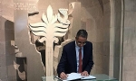 ​Kıbrıs Savunma Bakanı Ermeni Soykırımı anıtı ve müzesini ziyaret etti