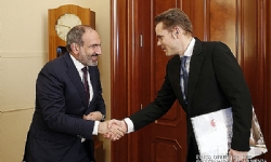 ​Ermenistan Başbakanı, Charles Aznavour’un oğlu Nicolas’ı kabul etti