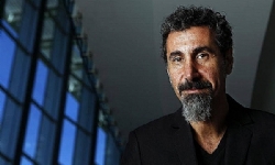 Serj Tankian, Yeni Zelanda makamlarını Ermeni Soykırımı’nı tanımaya çağırıyor