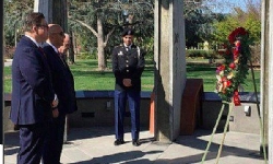 Los Angeles`taki Ermeni Başkonsolosu, Ermeni Soykırımı Anıtı`nı ziyaret etti
