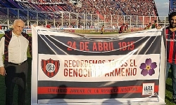 ​Arjantin’de Futbol maçı başlamadan önce Ermeni Soykırımının kurbanlarına saygı duruşunda bulundular