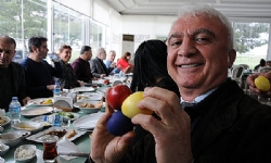 ​Kilise yerine kafeteryada Paskalya Bayramı kutlaması