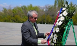 Çek milletvekilleri Ermeni Soykırımı Anıt Kompleksini ziyaret ettiler